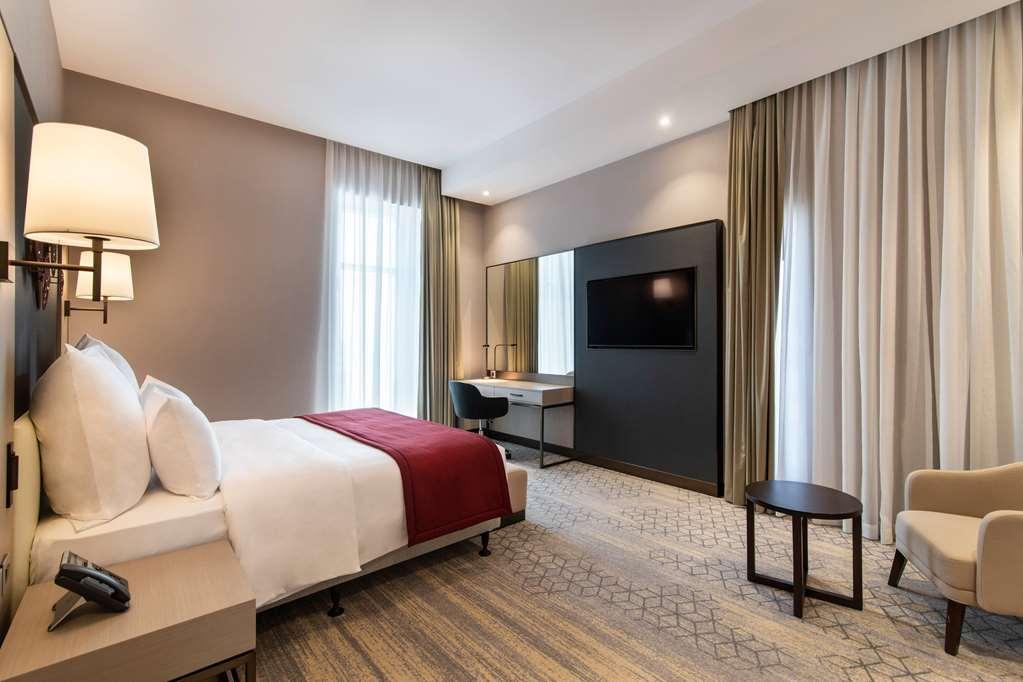 Ramada By Wyndham King Fahd Road Hotel