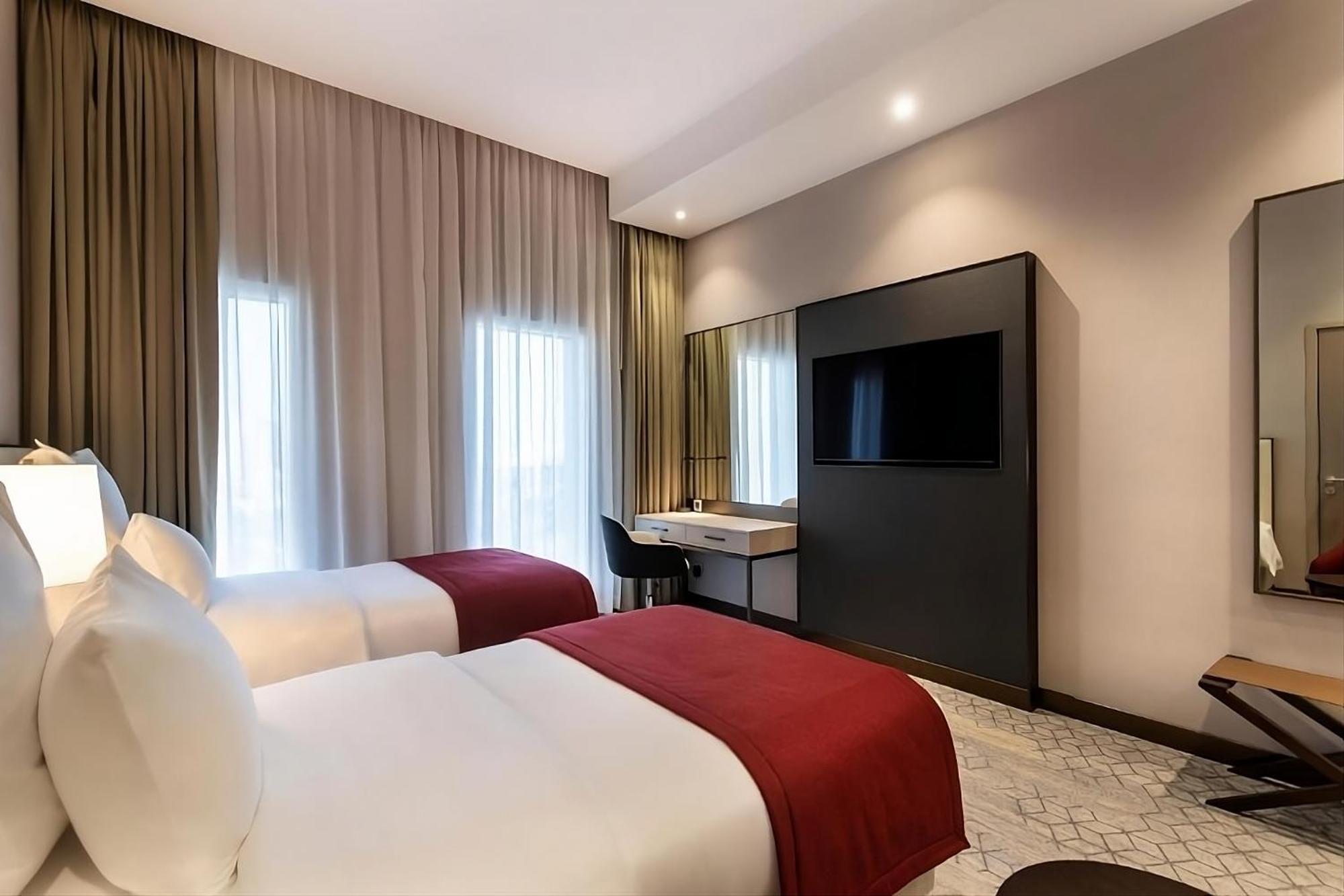 Ramada By Wyndham King Fahd Road Hotel