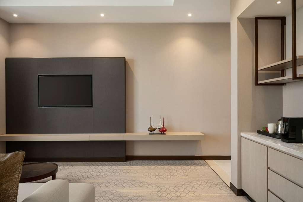 Ramada By Wyndham King Fahd Road Hotel 5*